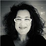 Profesora de inglés, con experiencia en mejorar speaking and listening con adultos y niños de forma práctica y divertida.